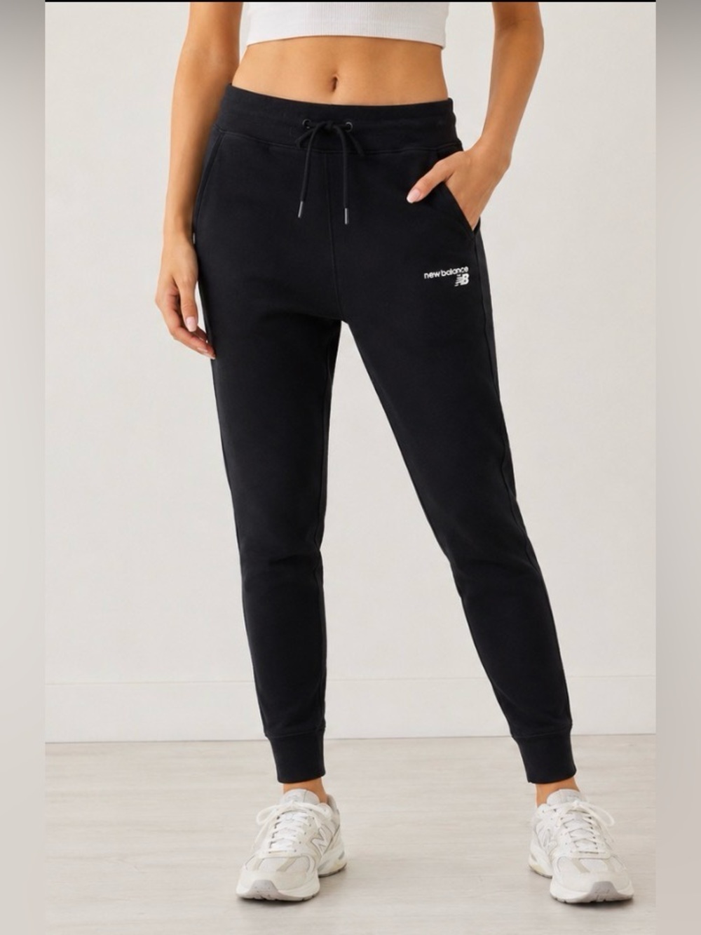 New Balance Women’s Black Logo Jogger Sweatpants Size Small Tapered Athletic
